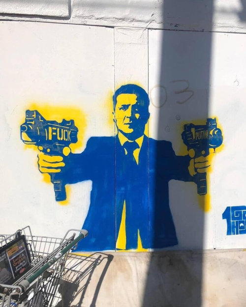 graffiti showing Zelenskyy with machine guns graffiti showing Zelenskyy with machine guns