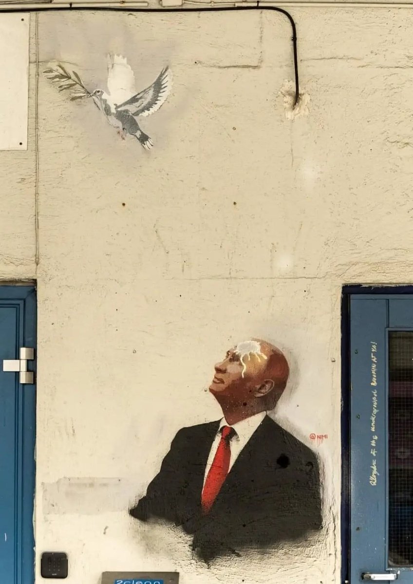 Banksy art, showing a pigeon pooping on Putin.
