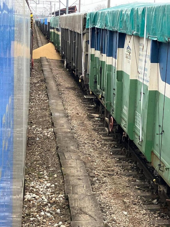 Unidentified Polish people damaged Ukrainian rail cars.