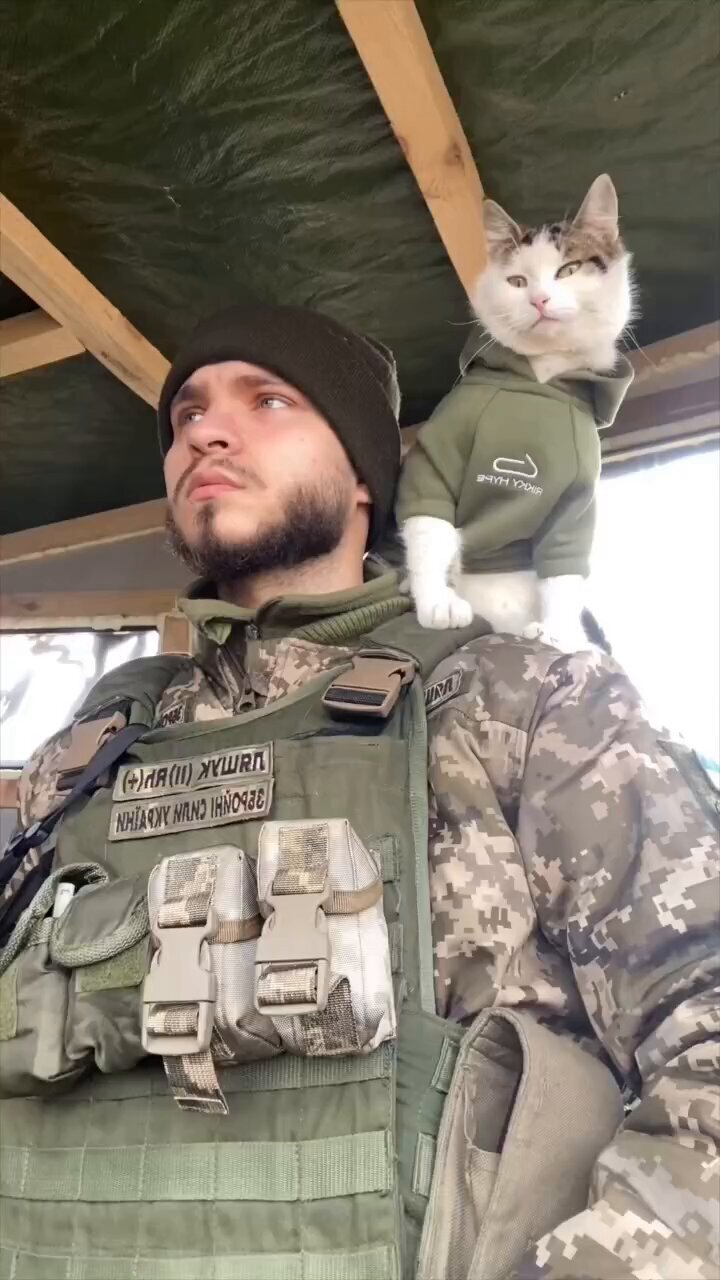 Alexander, Ukrainian soldier, with his cat Shayba.