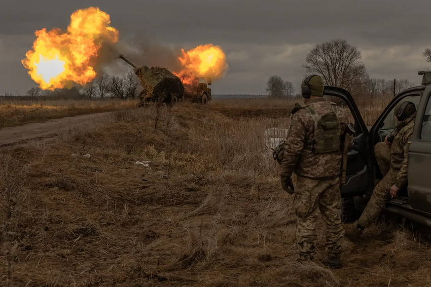 Ukrainian Archer self-propelled howitzer firing.