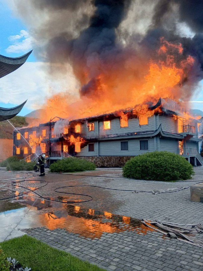 Putin's dacha is on fire.