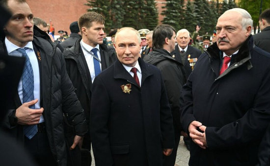 Putin is now wearing body armor at all public events.