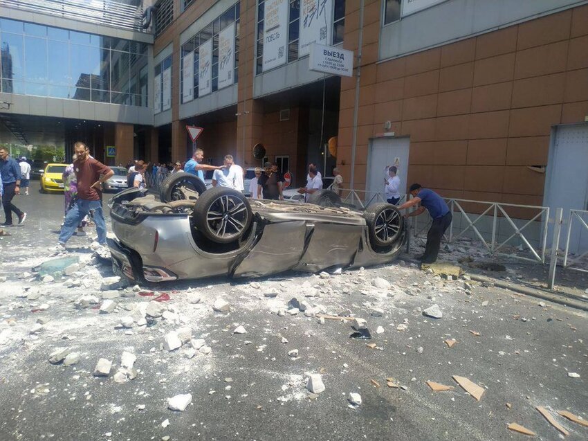 A car fell out of a 3rd story in a parking garage in Krasnodar.