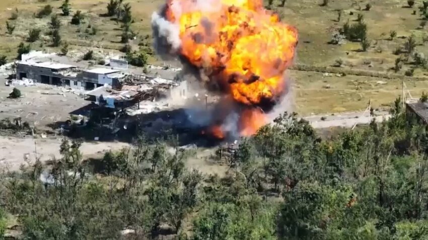 Russian tank goes boom in Donetsk.