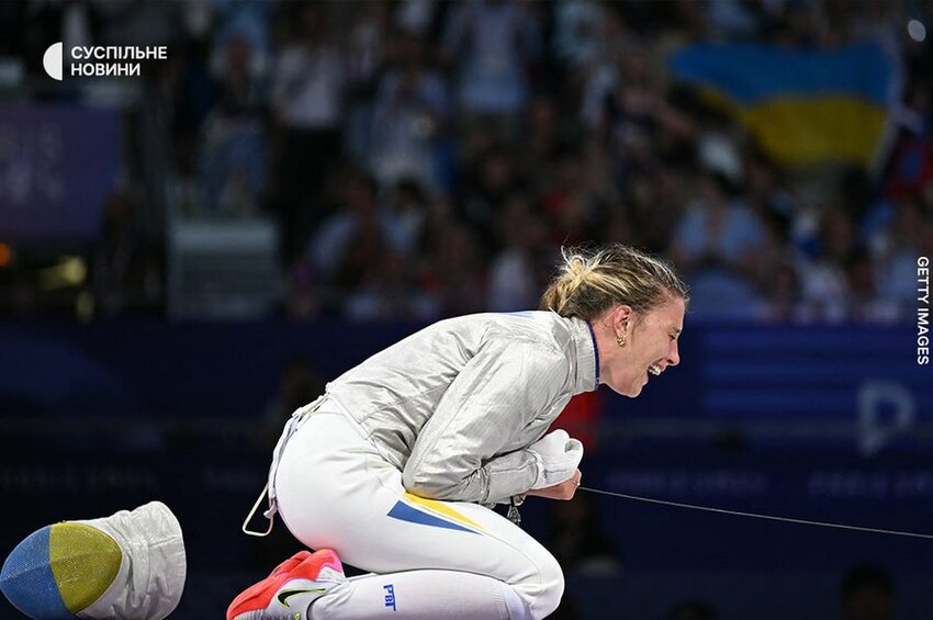 Olga Kharlan dedicates her bronze medal in fencing to the athletes who died in Ukraine.
