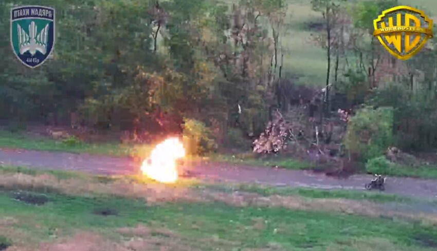 Ukrainian drone blows up Russian motorcyclists.